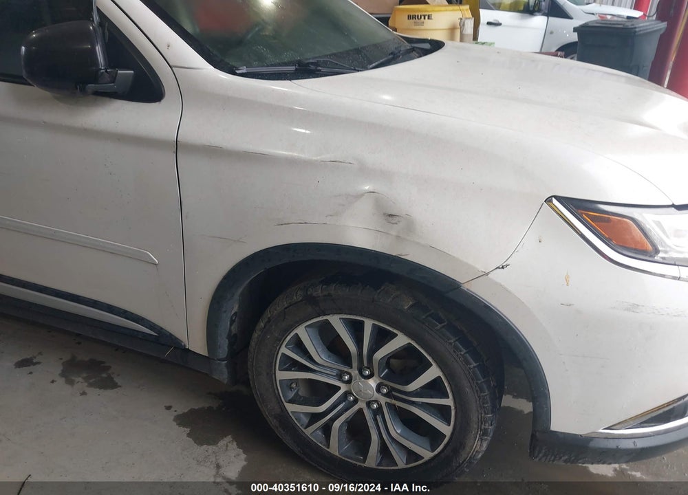 2016 MITSUBISHI OUTLANDER ES VIN: JA4AD2A32GZ015967