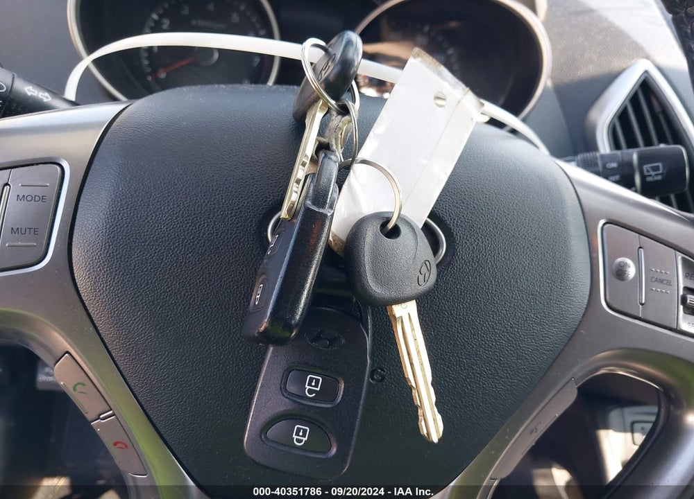 2011 HYUNDAI TUCSON GLS VIN: KM8JUCAC8BU250659