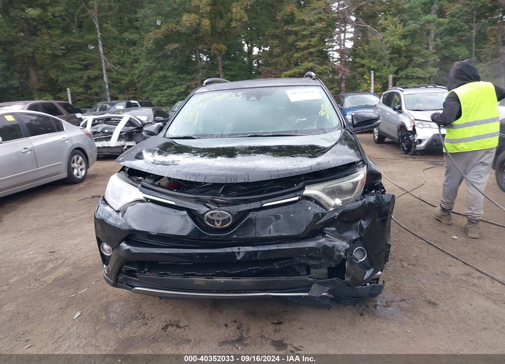 2018 TOYOTA RAV4 XLE VIN: 2T3WFREV0JW413387