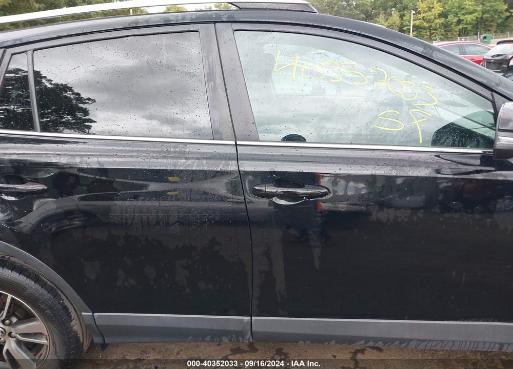 2018 TOYOTA RAV4 XLE VIN: 2T3WFREV0JW413387