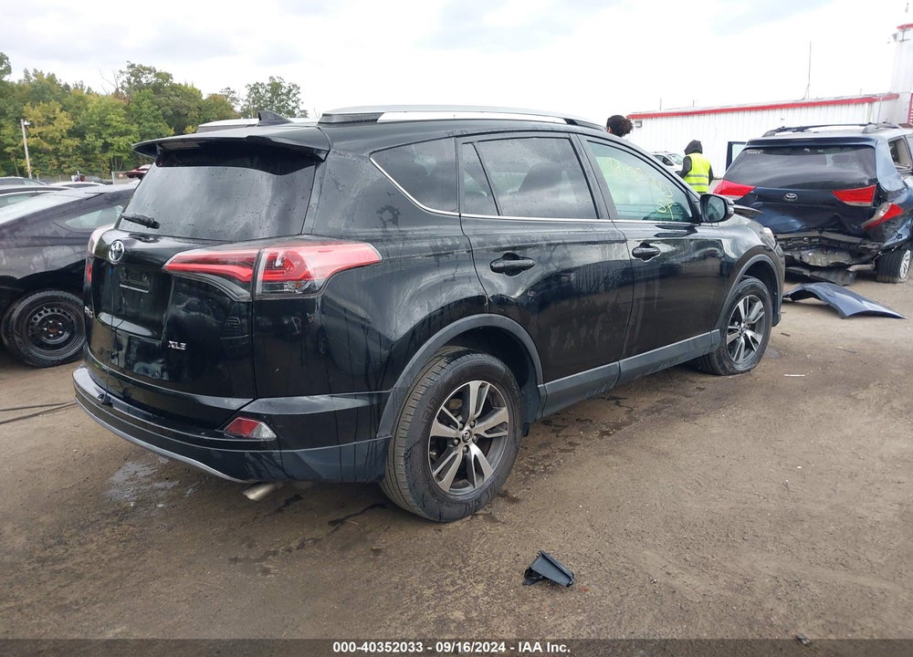 2018 TOYOTA RAV4 XLE VIN: 2T3WFREV0JW413387