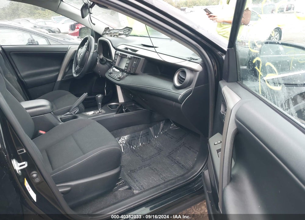 2018 TOYOTA RAV4 XLE VIN: 2T3WFREV0JW413387