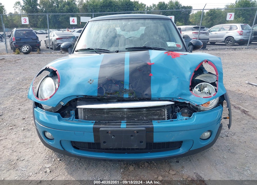 2009 MINI COOPER VIN: WMWMF33579TW78584