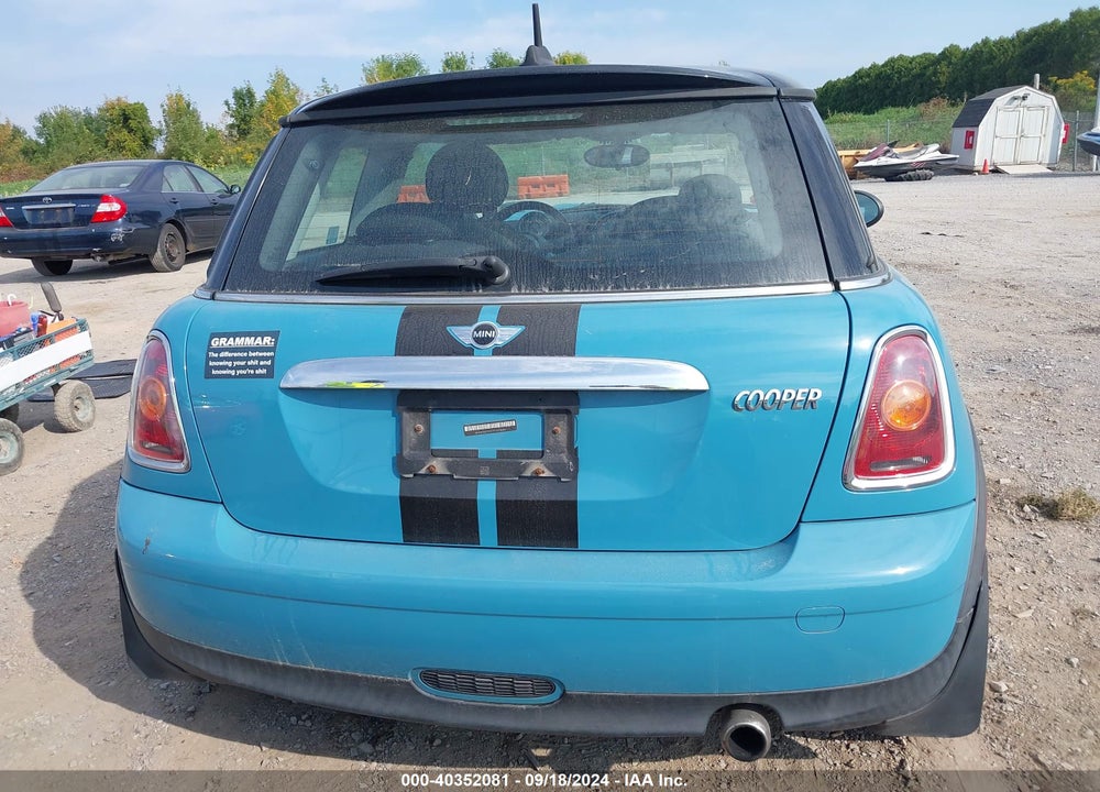 2009 MINI COOPER VIN: WMWMF33579TW78584