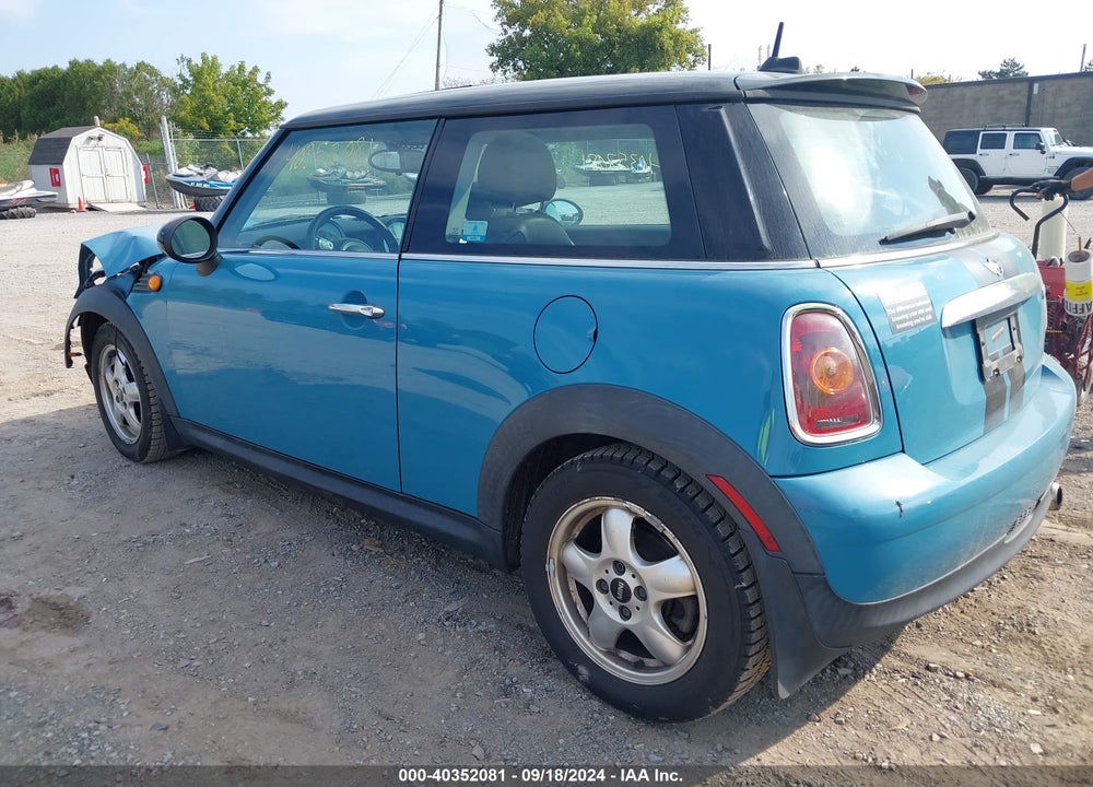 2009 MINI COOPER VIN: WMWMF33579TW78584