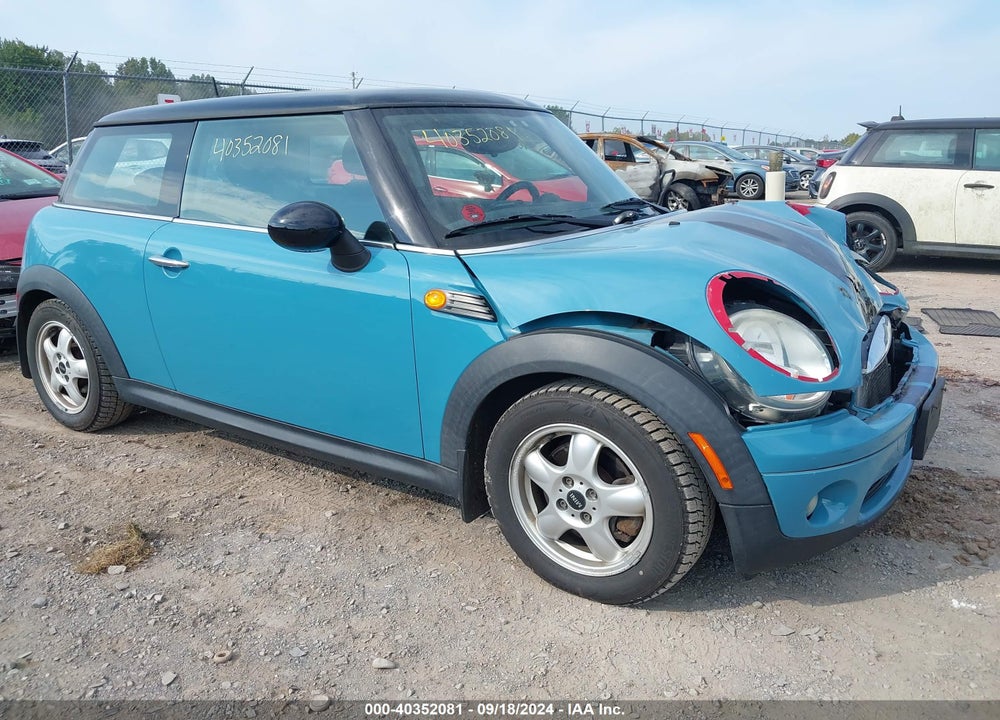 2009 MINI COOPER VIN: WMWMF33579TW78584