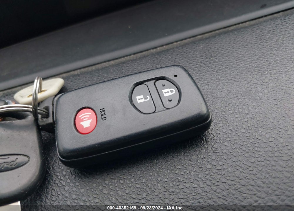 2018 TOYOTA PRIUS TWO ECO VIN: JTDKARFU3J3067082