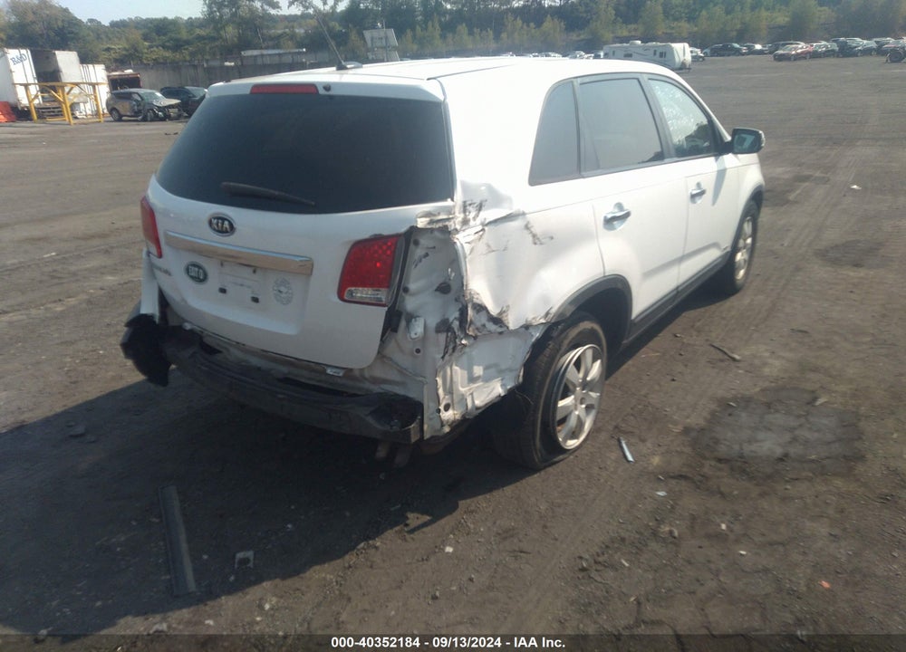 2011 KIA SORENTO LX VIN: 5XYKTCA15BG180470