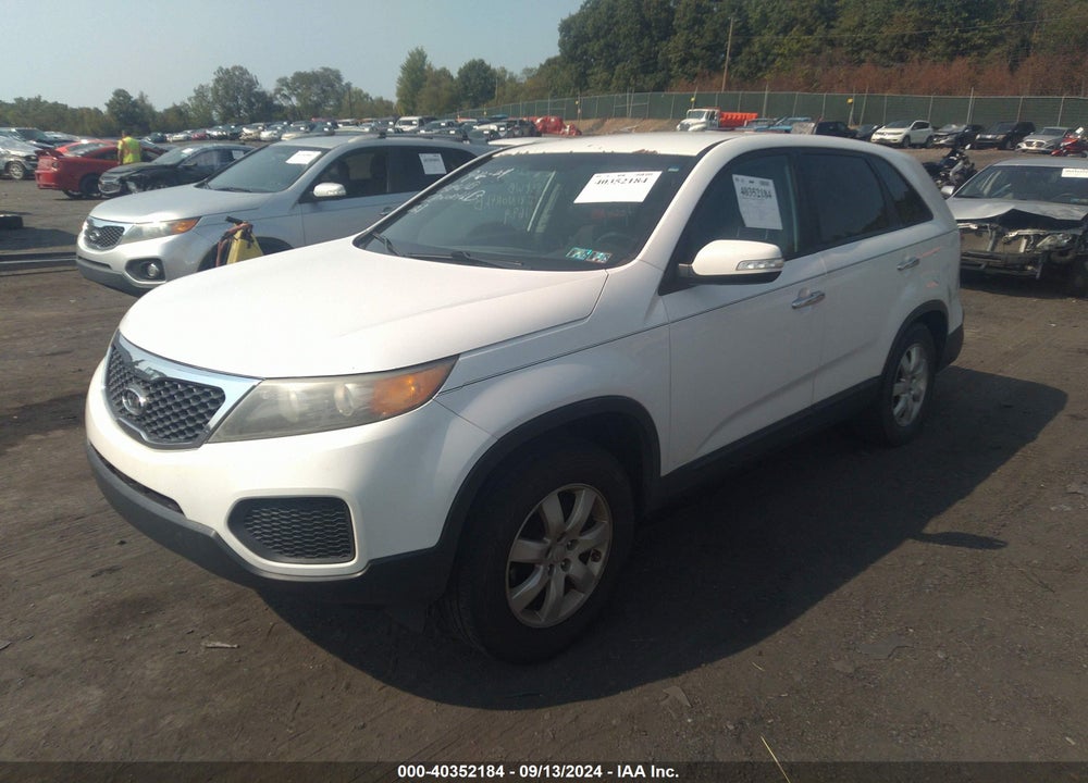2011 KIA SORENTO LX VIN: 5XYKTCA15BG180470