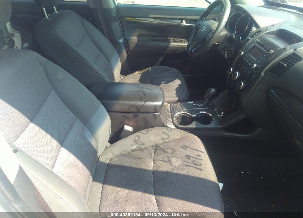 2011 KIA SORENTO LX VIN: 5XYKTCA15BG180470