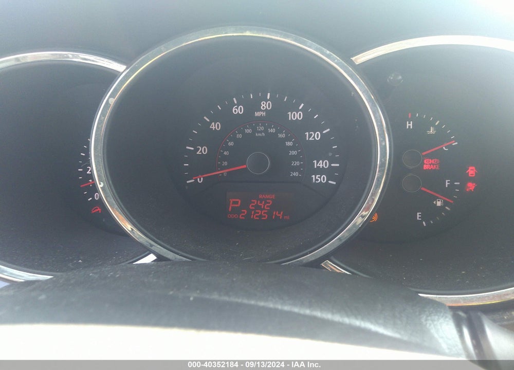 2011 KIA SORENTO LX VIN: 5XYKTCA15BG180470
