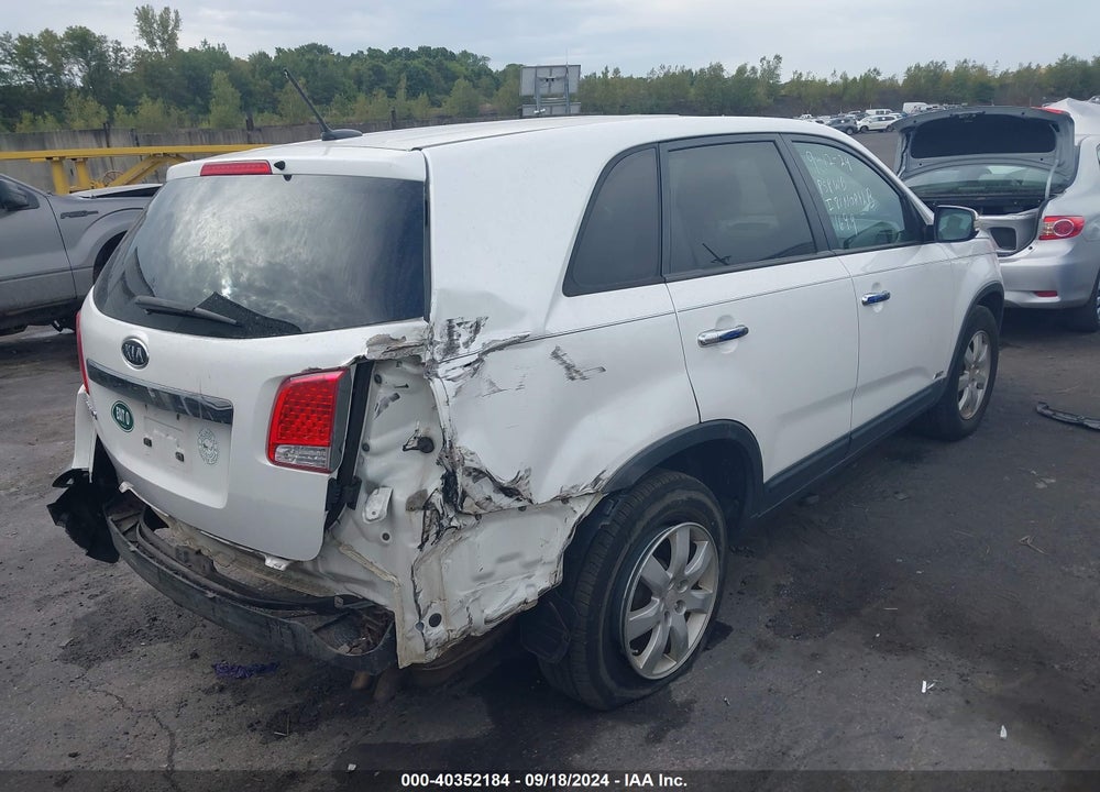 2011 KIA SORENTO LX VIN: 5XYKTCA15BG180470