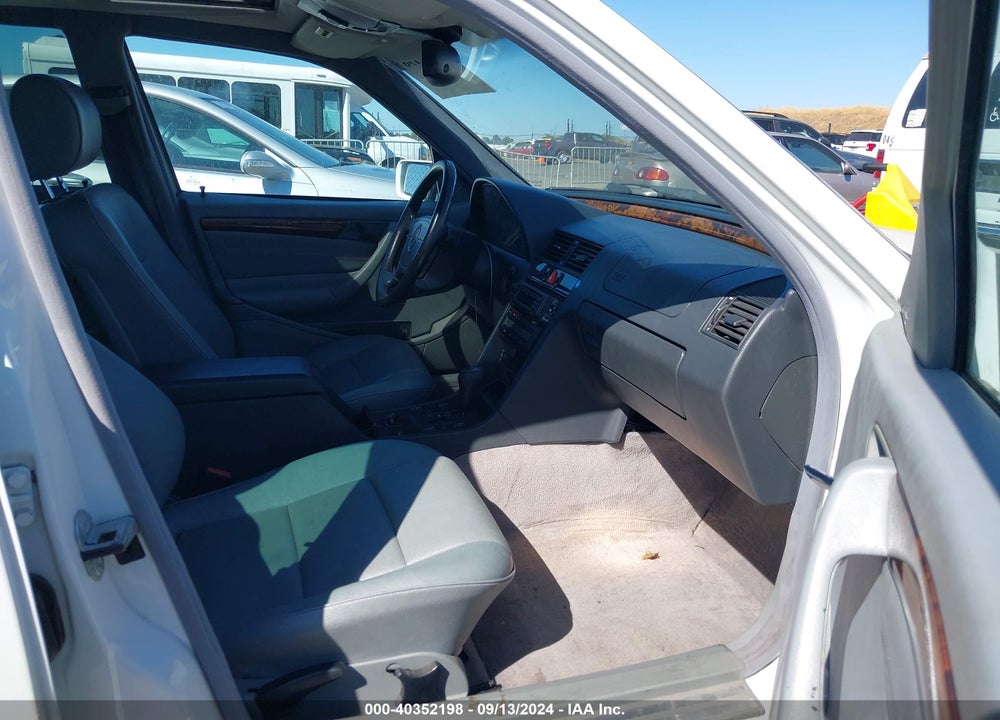 1998 MERCEDES-BENZ C 230 VIN: WDBHA23G3WA617365