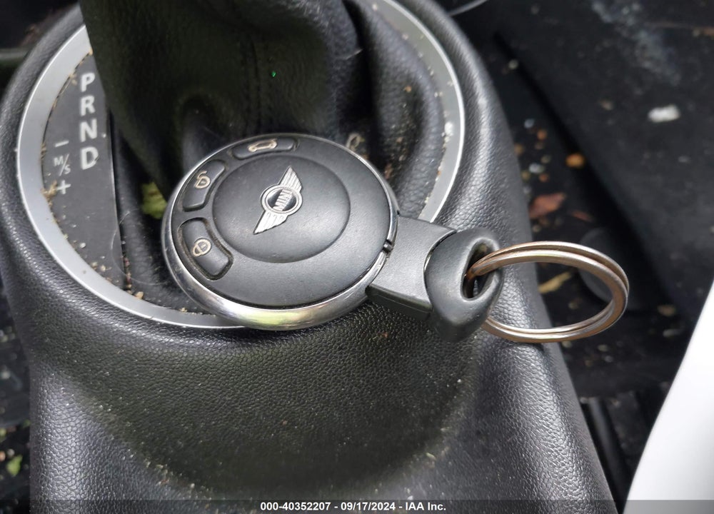 2013 MINI HARDTOP COOPER VIN: WMWSU3C51DT680661