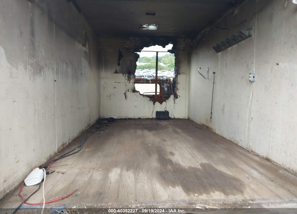 1994 ISUZU NPR VIN: JALB4B1K8R7009928