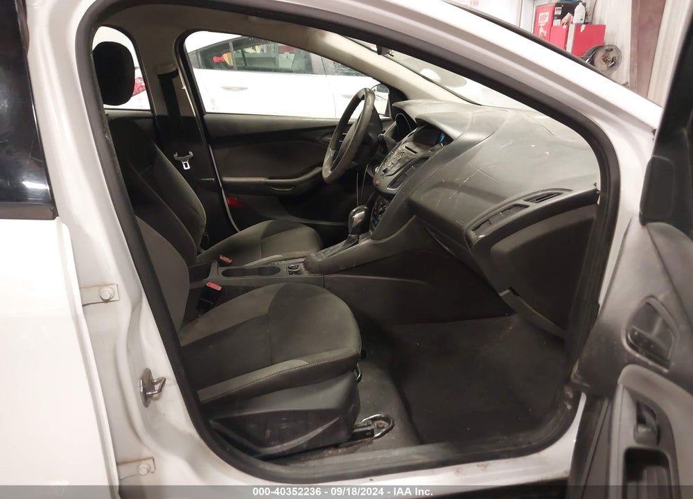 2013 FORD FOCUS VIN: 1FADP3E22DL212580