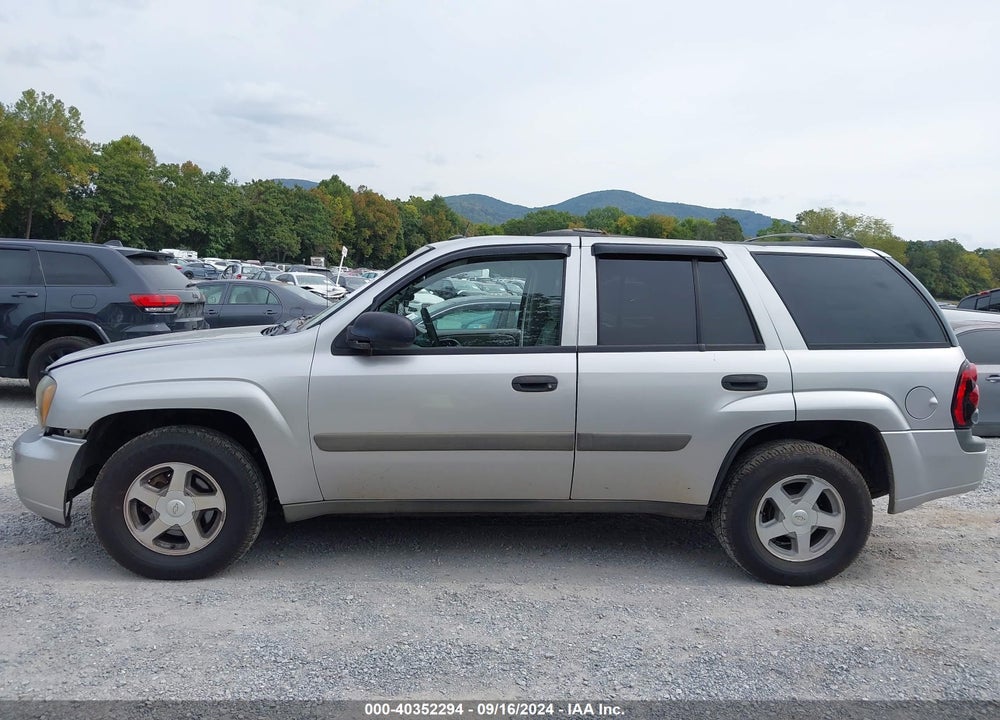 2005 CHEVROLET TRAILBLAZER LS VIN: 1GNDT13S452107342