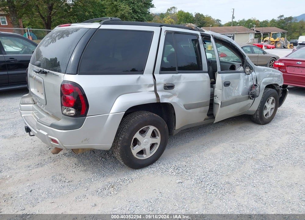 2005 CHEVROLET TRAILBLAZER LS VIN: 1GNDT13S452107342
