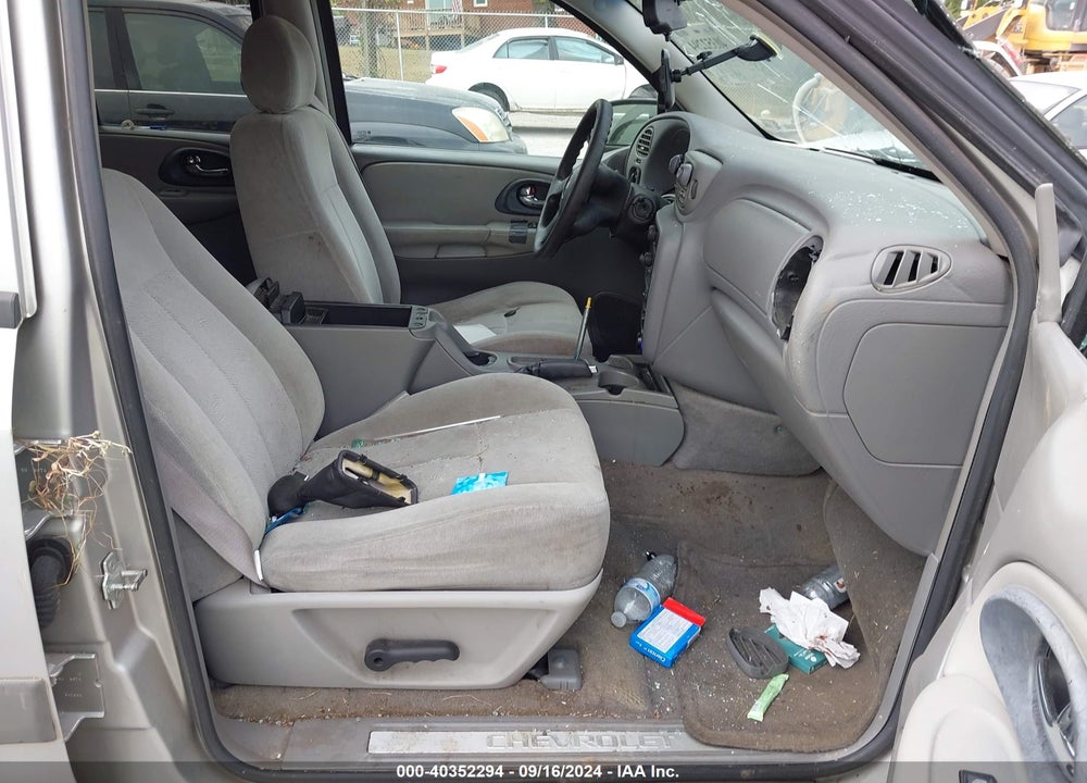2005 CHEVROLET TRAILBLAZER LS VIN: 1GNDT13S452107342