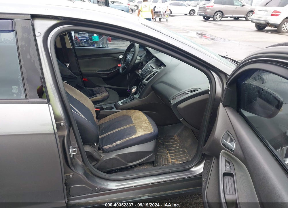 2014 FORD FOCUS SE VIN: 1FADP3F27EL115049
