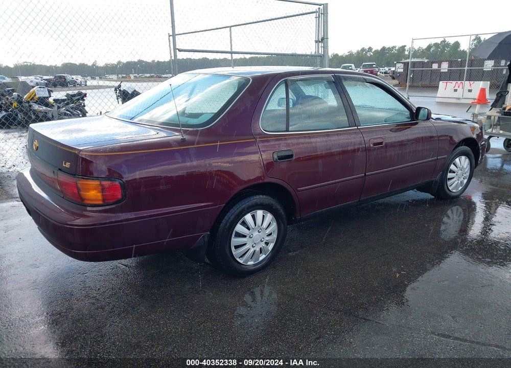 1992 TOYOTA CAMRY LE VIN: 4T1SK12E6NU017883