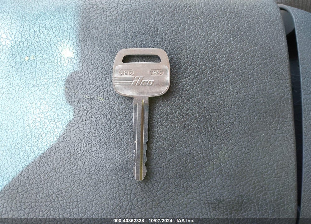 1992 TOYOTA CAMRY LE VIN: 4T1SK12E6NU017883