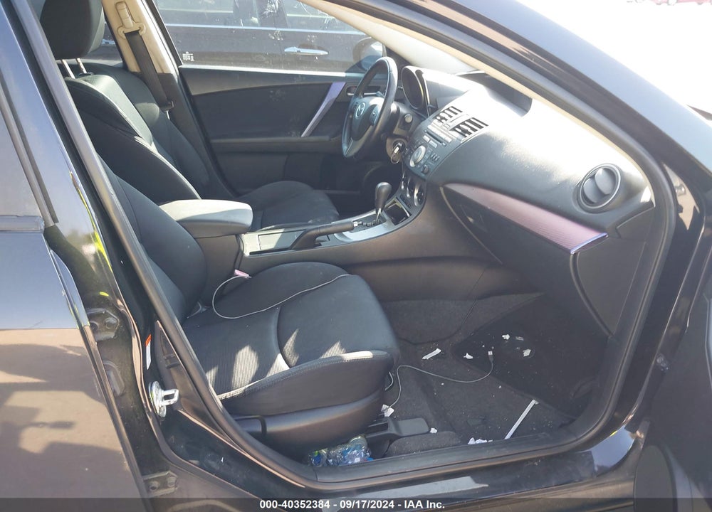 2011 MAZDA 3 S SPORT VIN: JM1BL1K58B1369443