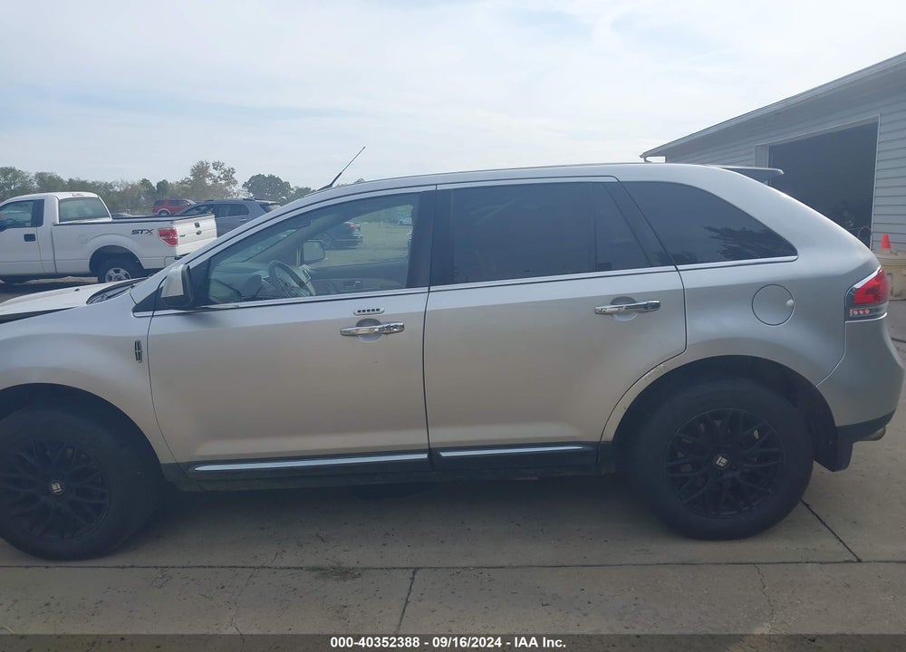 2011 LINCOLN MKX VIN: 2LMDJ8JK3BBJ06814