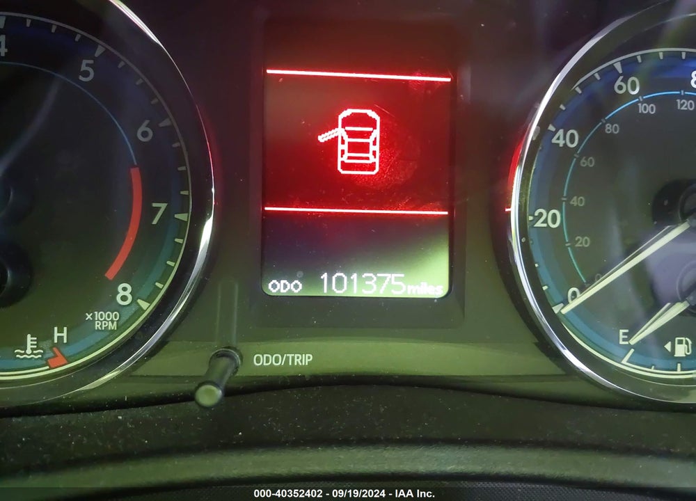 2018 TOYOTA COROLLA LE VIN: 2T1BURHE4JC042762