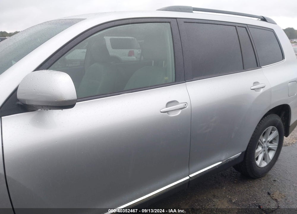 2013 TOYOTA HIGHLANDER BASE PLUS V6 VIN: 5TDZK3EH6DS135522
