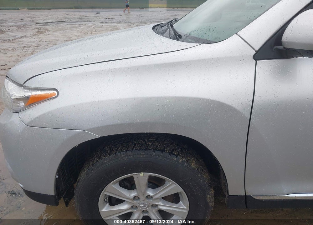 2013 TOYOTA HIGHLANDER BASE PLUS V6 VIN: 5TDZK3EH6DS135522