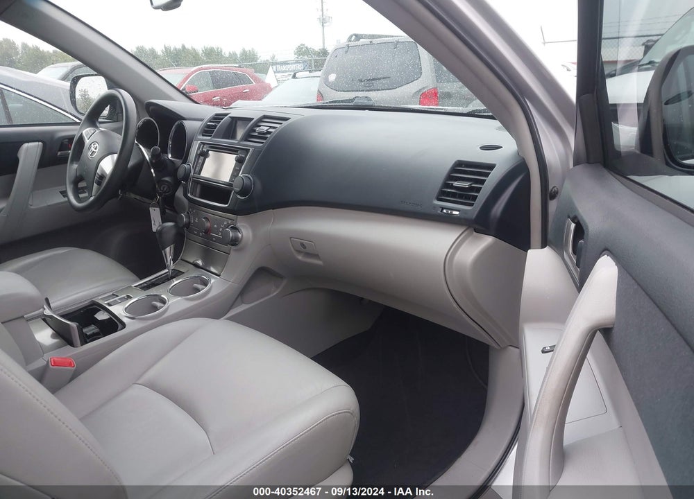2013 TOYOTA HIGHLANDER BASE PLUS V6 VIN: 5TDZK3EH6DS135522