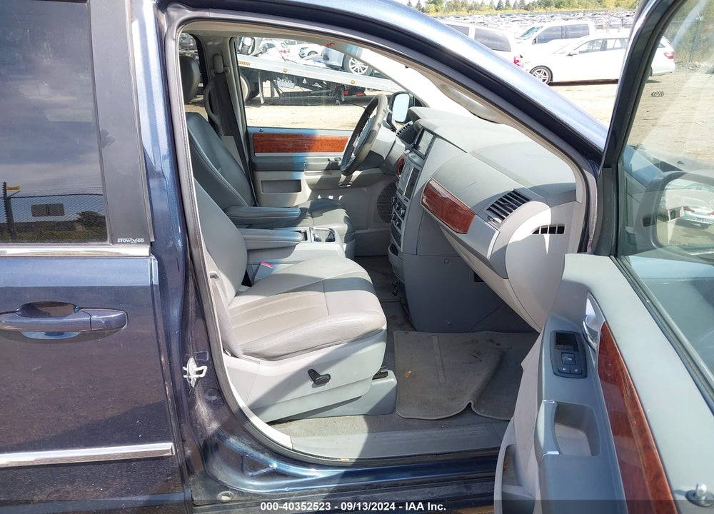 2009 CHRYSLER TOWN & COUNTRY TOURING VIN: 2A8HR54179R609882