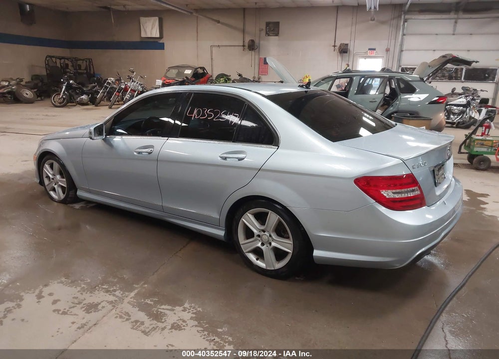 2013 MERCEDES-BENZ C 300 LUXURY 4MATIC/SPORT 4MATIC VIN: WDDGF8AB1DG025956