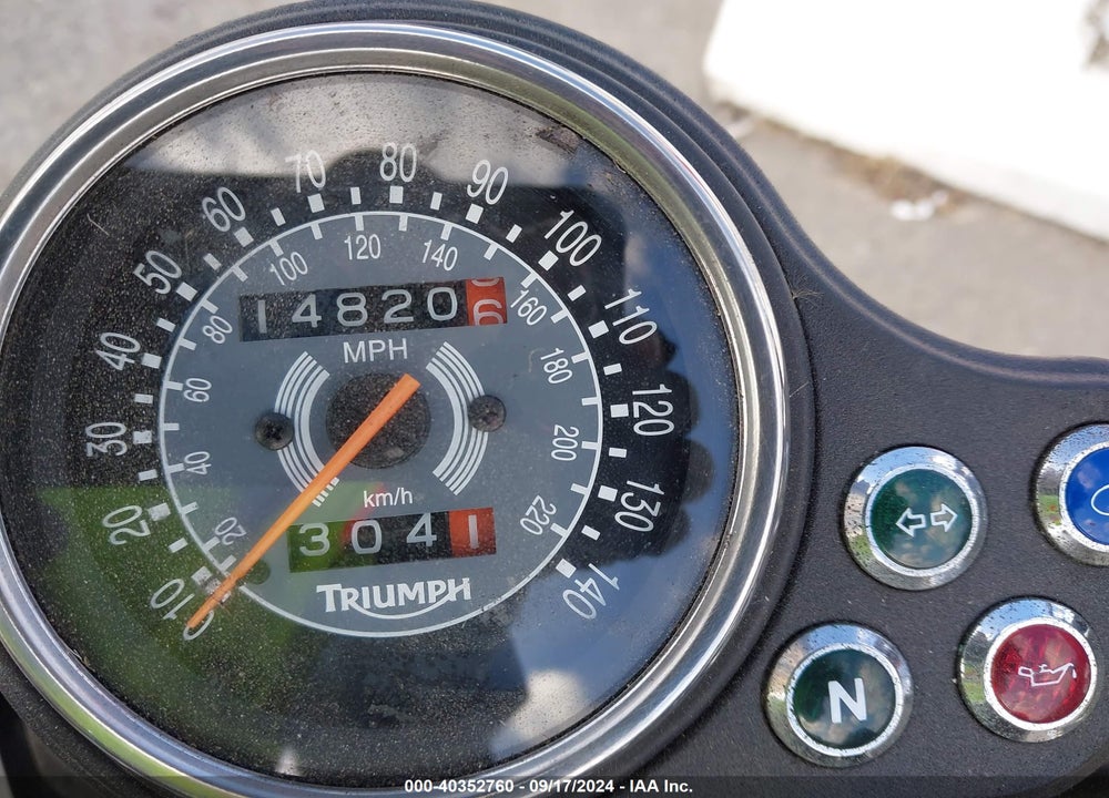 2010 TRIUMPH MOTORCYCLE BONNEVILLE VIN: SMT900K12AT428361