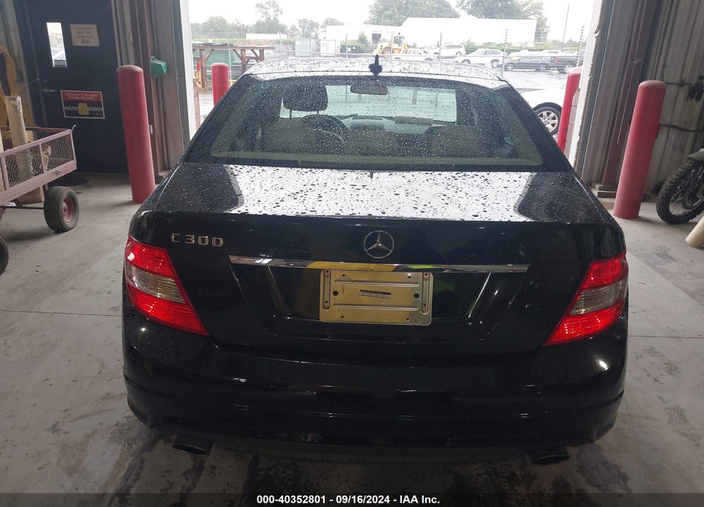 2010 MERCEDES-BENZ C 300 LUXURY/SPORT VIN: WDDGF5EB1AR104360