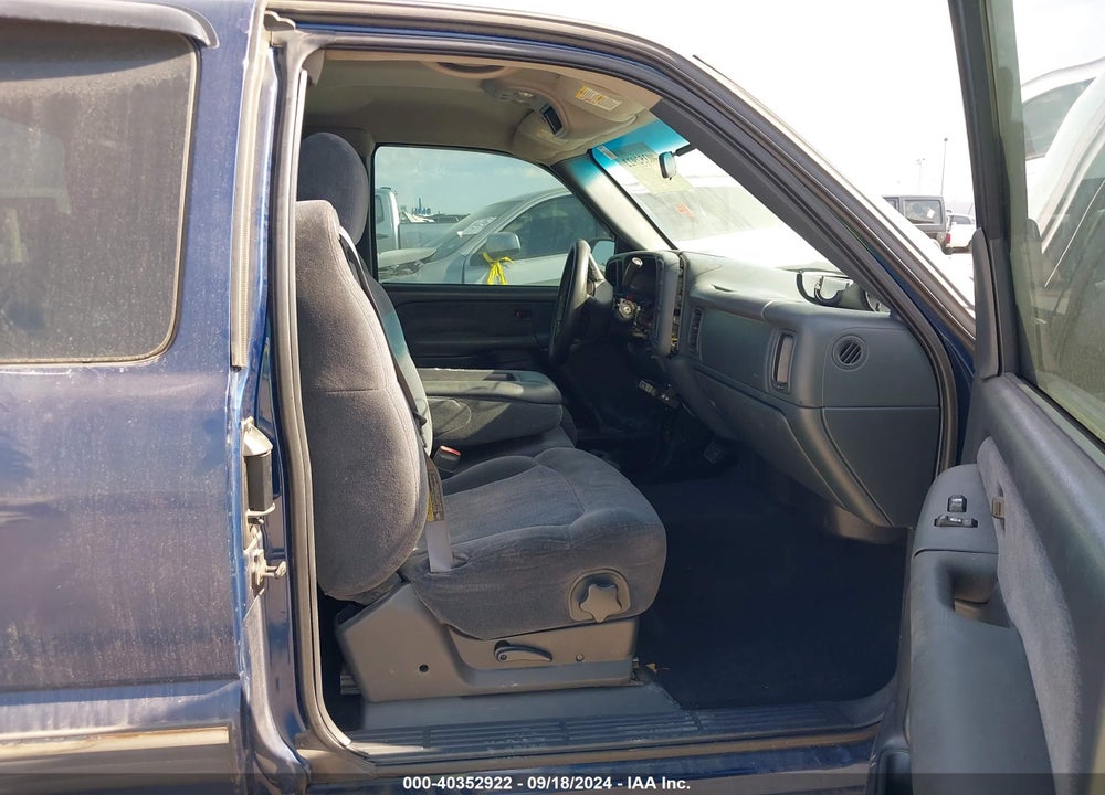 2002 CHEVROLET SILVERADO 1500 LS VIN: 2GCEC19TX21118550
