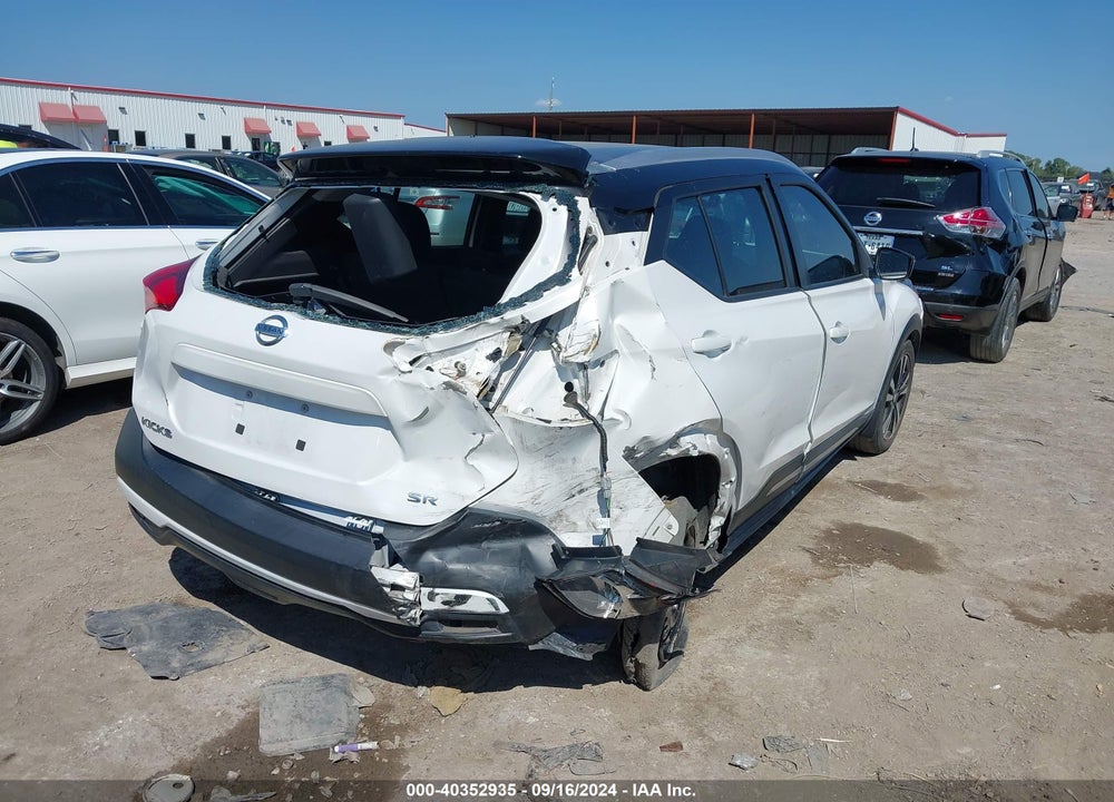 2018 NISSAN KICKS SR VIN: 3N1CP5CU1JL543109