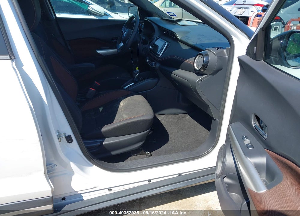 2018 NISSAN KICKS SR VIN: 3N1CP5CU1JL543109