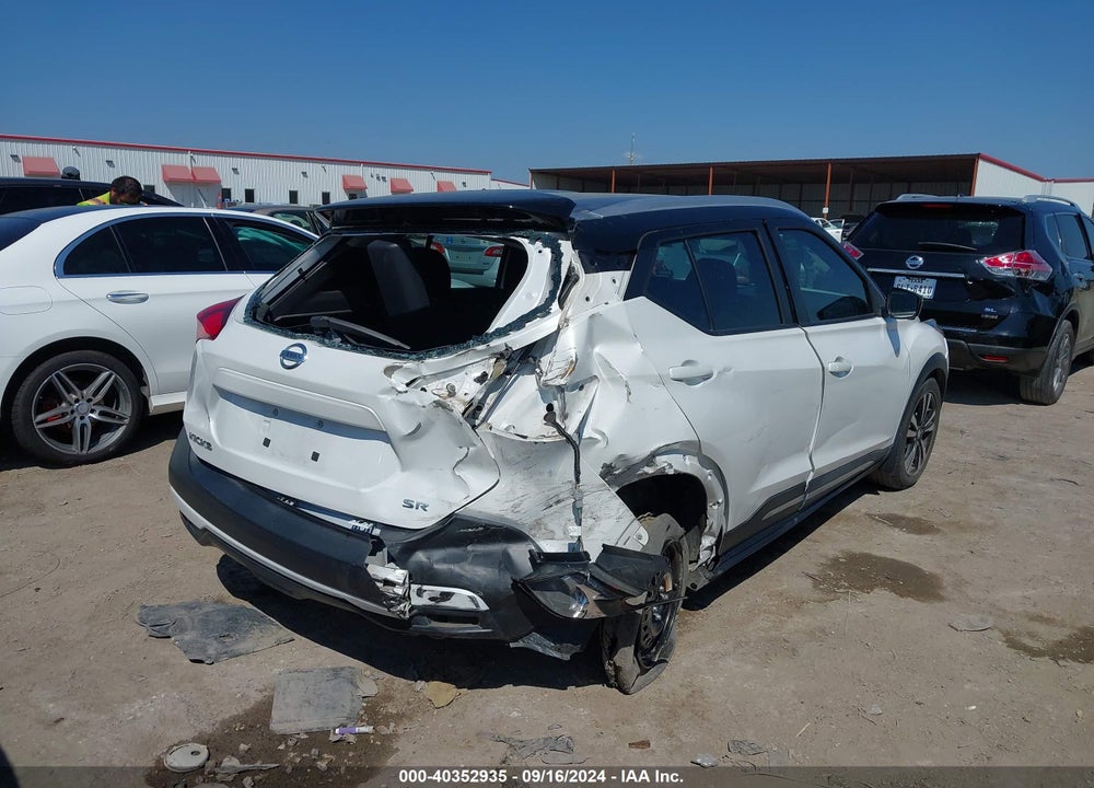 2018 NISSAN KICKS SR VIN: 3N1CP5CU1JL543109