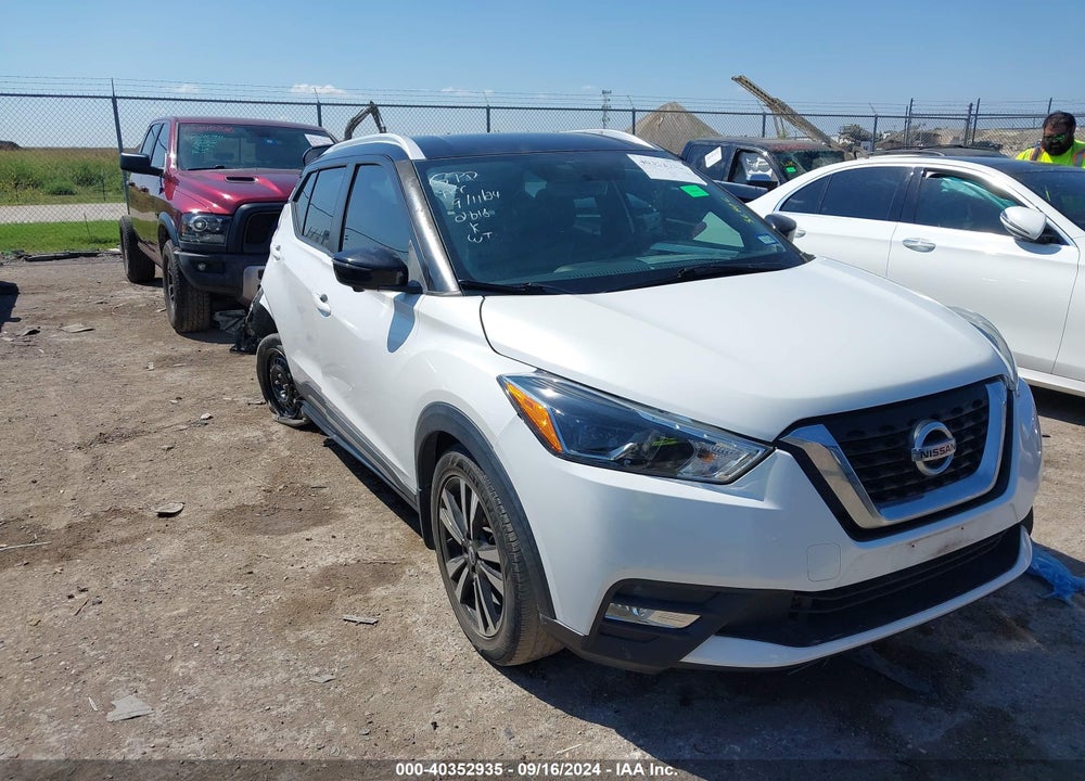 2018 NISSAN KICKS SR VIN: 3N1CP5CU1JL543109
