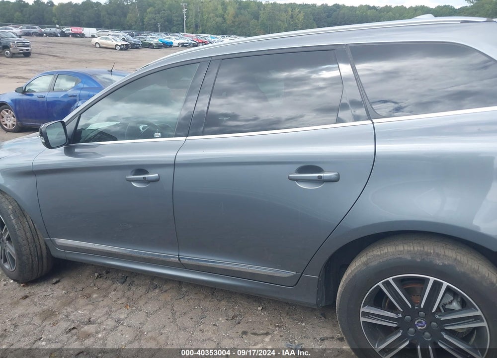 2017 VOLVO XC60 T5 DYNAMIC VIN: YV440MDR8H2034315