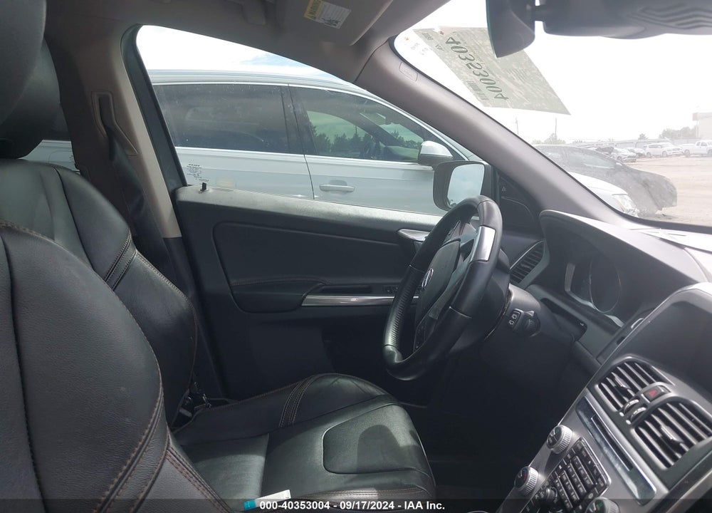 2017 VOLVO XC60 T5 DYNAMIC VIN: YV440MDR8H2034315