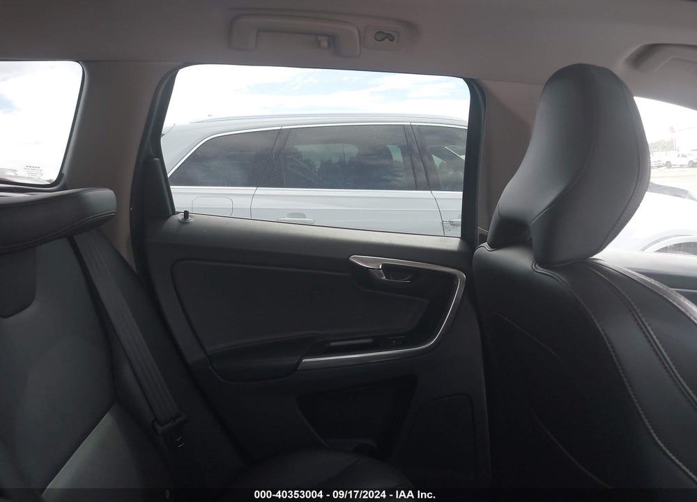 2017 VOLVO XC60 T5 DYNAMIC VIN: YV440MDR8H2034315
