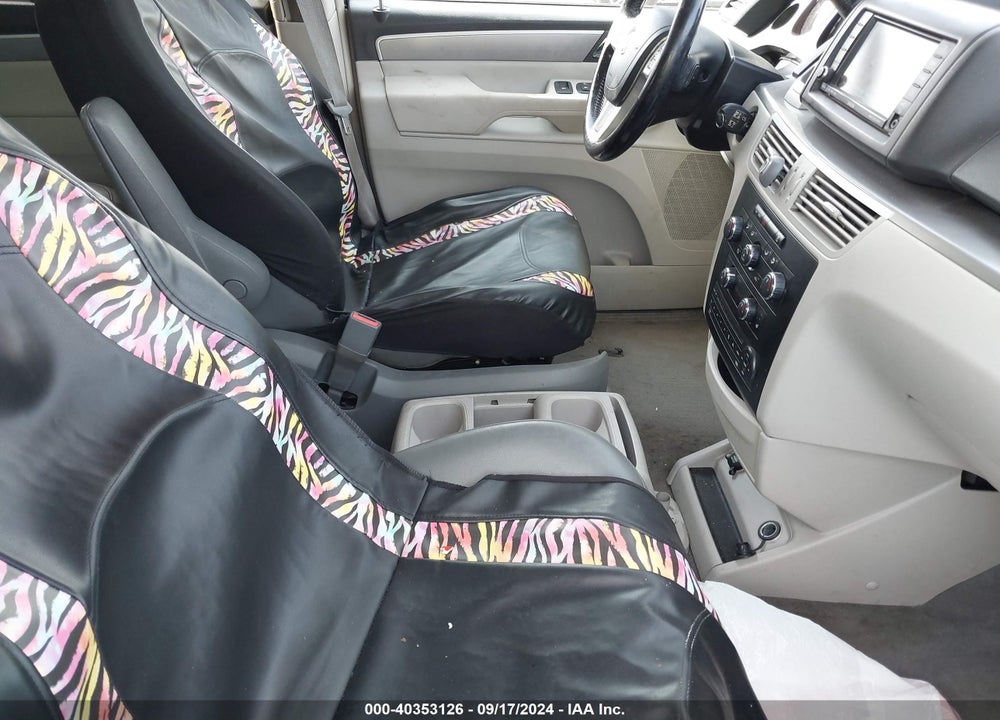 2011 VOLKSWAGEN ROUTAN SE VIN: 2V4RW3DGXBR740409
