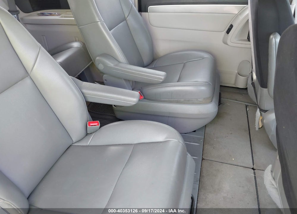 2011 VOLKSWAGEN ROUTAN SE VIN: 2V4RW3DGXBR740409