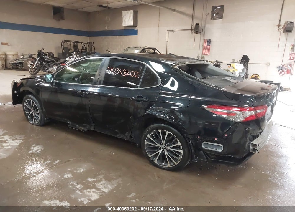 2018 TOYOTA CAMRY SE VIN: JTNB11HK3J3049657