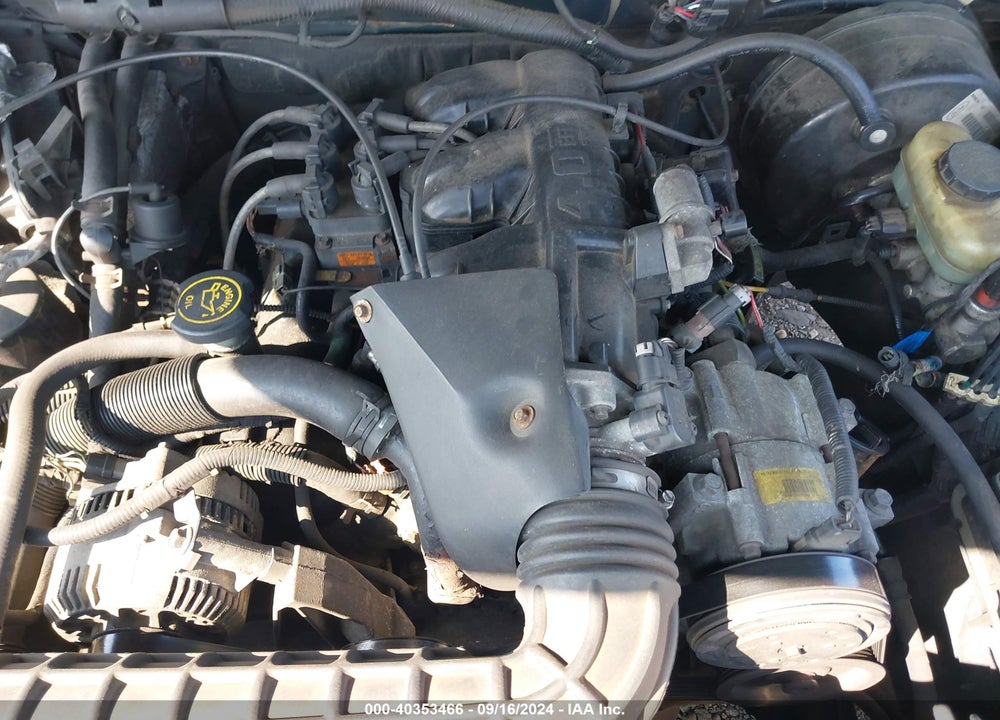 2000 FORD EXPLORER XLS VIN: 1FMDU72XXYUB61058