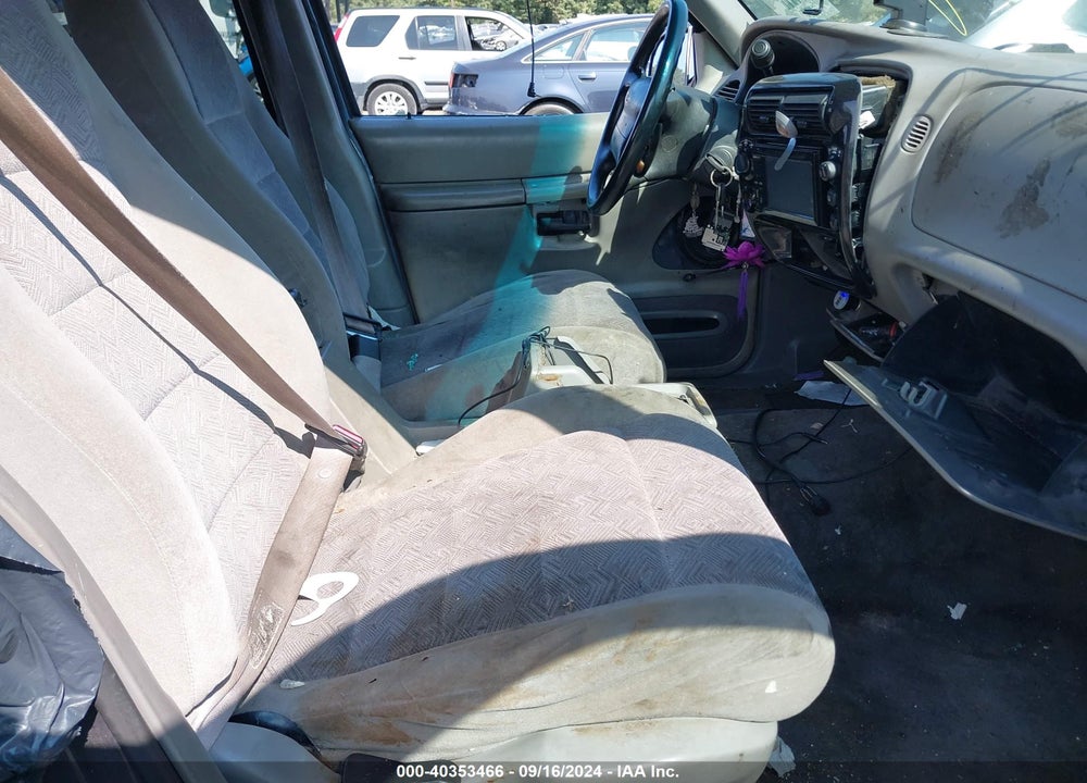 2000 FORD EXPLORER XLS VIN: 1FMDU72XXYUB61058