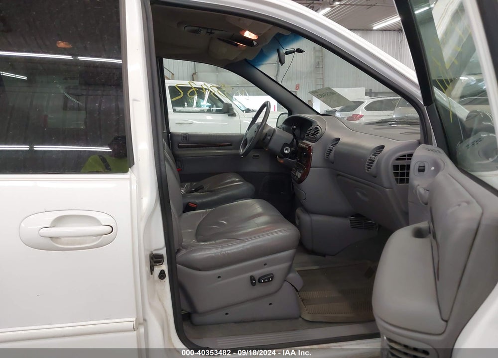 1999 CHRYSLER TOWN & COUNTRY LX VIN: 1C4GT54L6XB821772